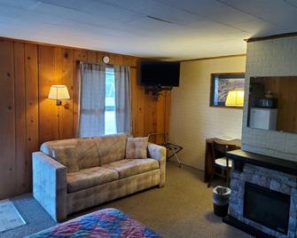 Gateway Motel - Hart - Living room