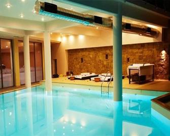 Istion Club & Spa - Потідея - Басейн