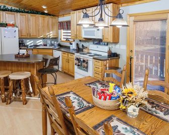Cabin in Lakewood. Near Atv Trails! - Lakewood - Kitchen