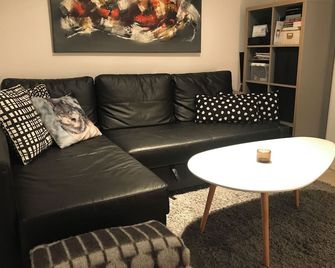 Studio Apartment with Patio in Reykjavík - Reikiavik - Sala de estar