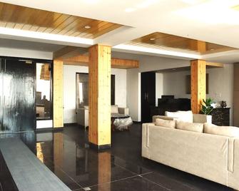 Hardys Retreat- A Boutique Stay By Shivaneel Hospitality - Chail - Lobby