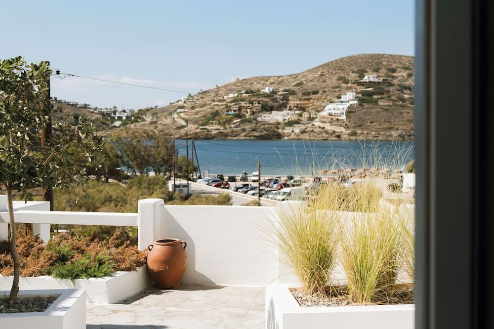 كريتيكاكيس فيليدج هوتل - Ios - شرفة