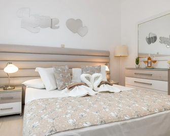 Panos Luxury Studios - Parikia