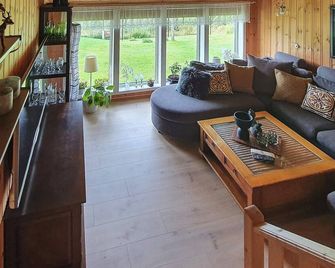 8 Person Holiday Home In Sundlandet - Kyrksæterøra - Living room