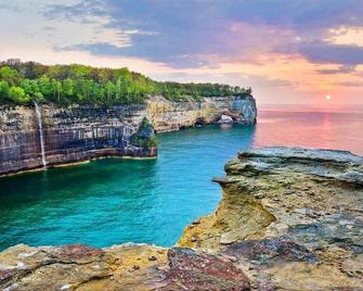 Waterfront Cabin w/ Private Dock & Outdoor Bar near Munising/Manistique - Manistique - Beach