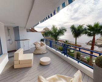 Modern, newly renovated apartment with large terrace and sea view. - Taurito - Balkon