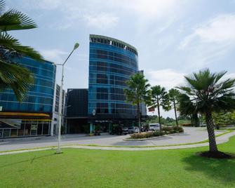 The Crew Hotel Kualanamu International Airport - Medan - Building