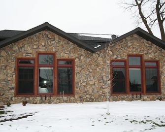 4 Bedroom/3 Bath Home located on Blackduck Lake at White Birch Resort - Bemidji - Building