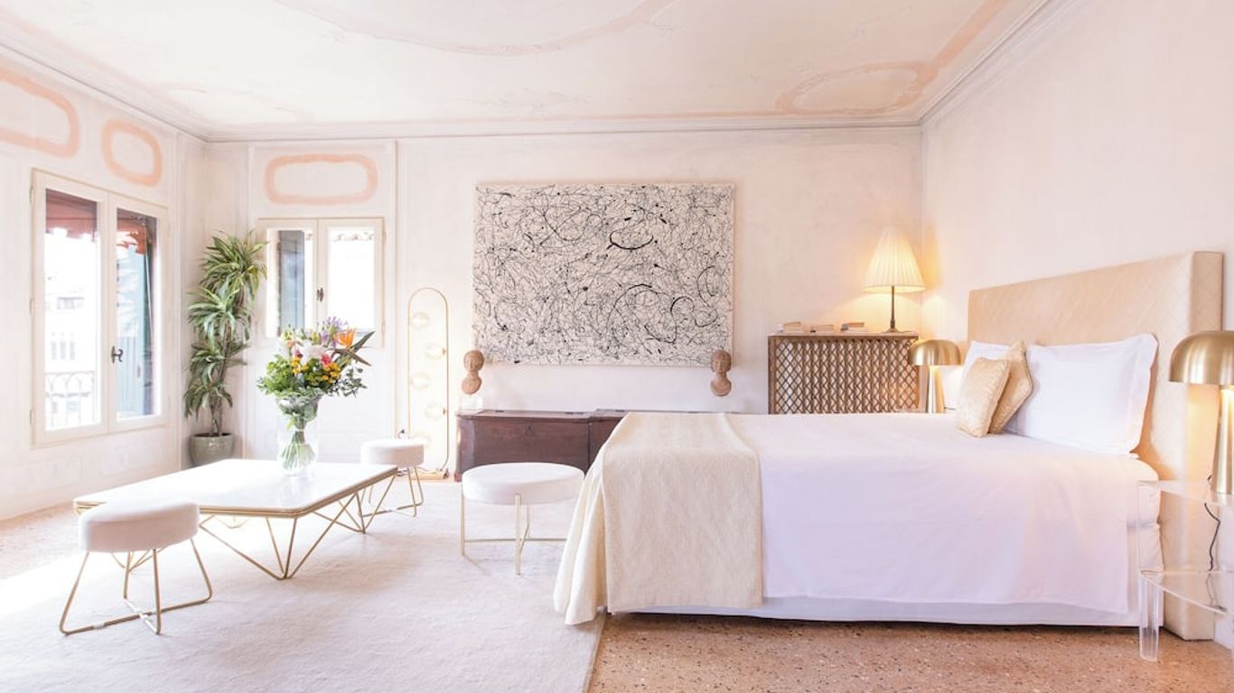 Palazzetto Pisani Grand Canal