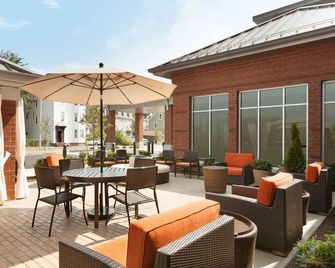 Hilton Garden Inn Boston Logan Airport - Boston - Binnenhof