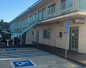 All 8 Motel - Azusa - Budova