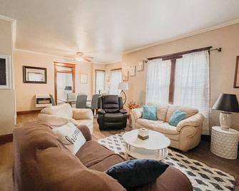 The Adams House - Lebanon - Living room
