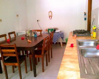 Petra's Guest House - La Digue Island - Dining room
