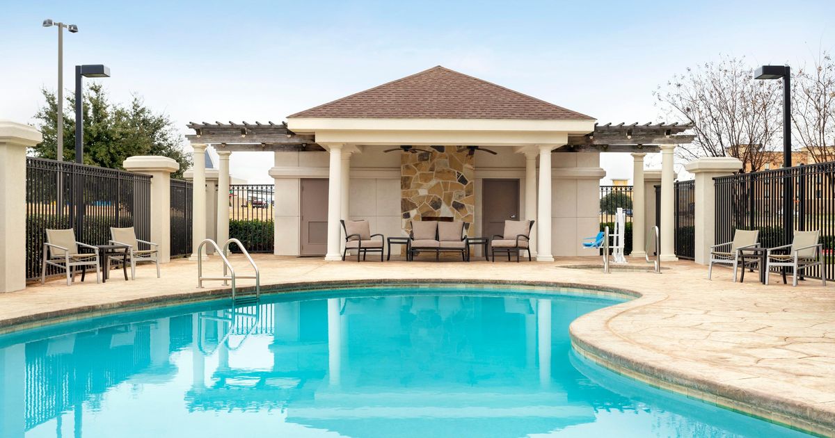 Holiday Inn Express Hotel & Suites Durant, An IHG Hotel £84. Durant