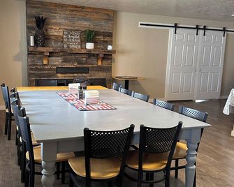 Spacious 9-bedroom house located in Montana's Favorite small town. - Three Forks - Comedor