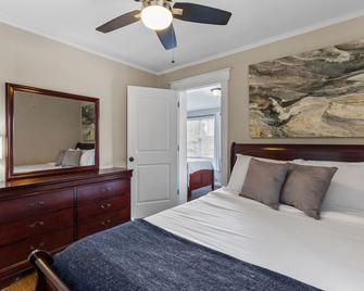 Forest Park Oasis | Jz Vacation Rentals - St. Louis - Schlafzimmer