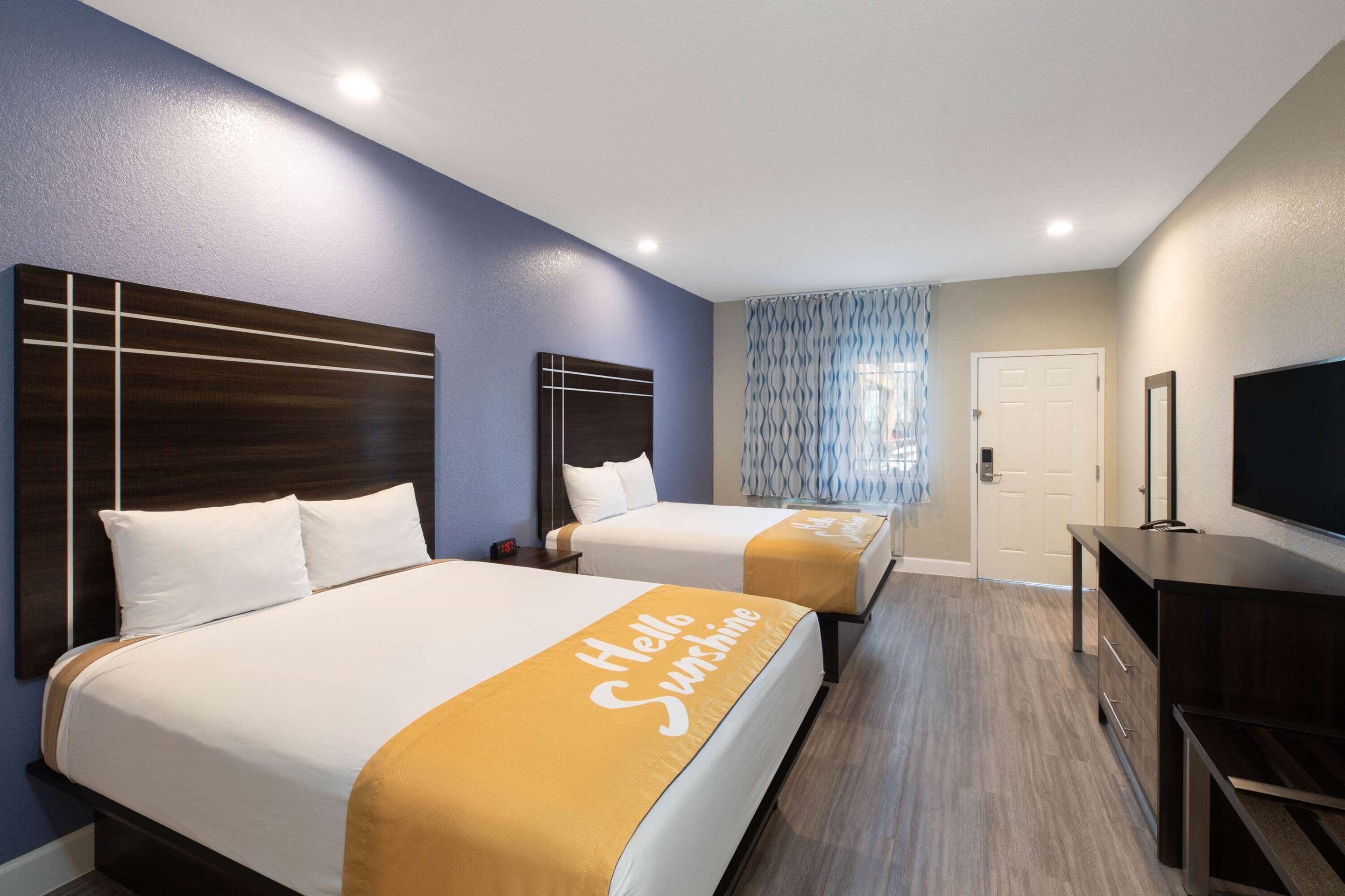 Days Inn & Suites by Wyndham La Porte - La Porte - Ložnice
