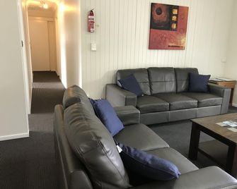 Coffs Shearwater Motel - קופס הארבור - סלון