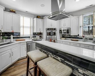 Location, large luxury house - safe and close to everything. - Chicago - Cucina