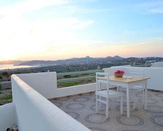 هاوك ستون - Plaka - شرفة