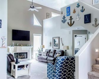 Lake Wawasee Channel front Home away from Home! - Syracuse - Sala de estar