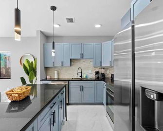 Comfortable Townhouse - Free Parking Included - Miami - Kitchen