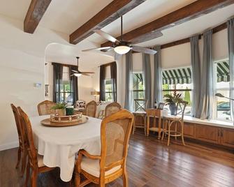 Charming Three bedroom Luxury Oasis - Lodi - Dining room