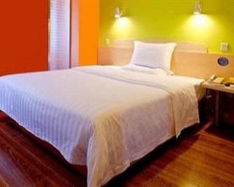7Days Premium Kunming East Railway Station Juhua Airport Bus Metro Station Branch - Kunming - Bedroom