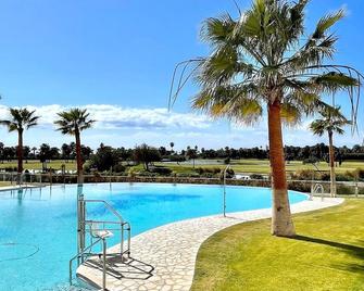 Chic Beachside Getaway - Motril - Pool