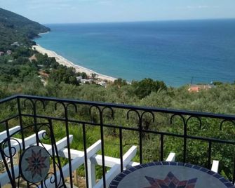 Moses Villa - Chorefto - Balcon