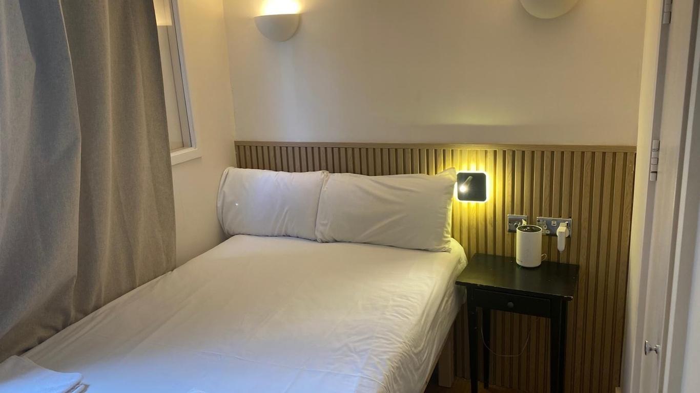 Exhibition Court Hotel 4