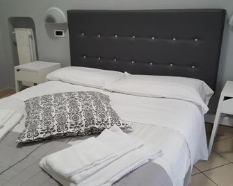 Hotel Milano - פיזה - חדר שינה