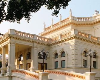 Hotel Mercure Wien Westbahnhof - Vienna - Building