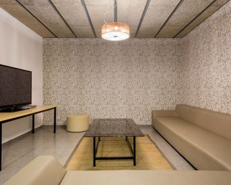 ريزيدنسيا يونيفيرسيتاريا ريزا كامبوس دي مونتيليفي - خيرونا - غرفة معيشة