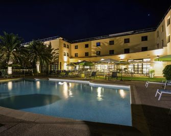 Hôtel Mercure Cannes Mandelieu - Cannes - Bể bơi