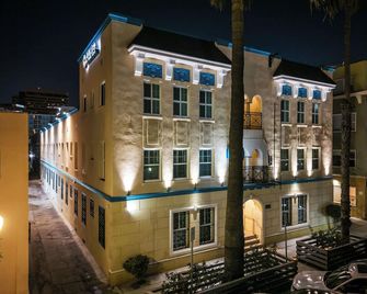 Lumea by the Sea - Long Beach - Building