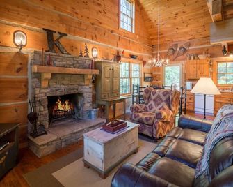 Four Secluded Acres - Authentic Hand-Hewn Log Cabin - South Fork Of New River - Fleetwood - Living room