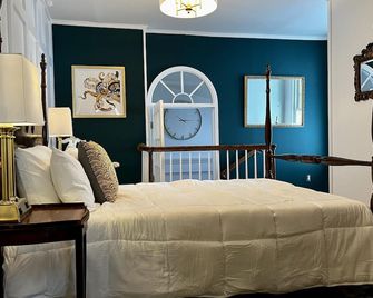 كوين أنز ريفينج - بار هاربور - غرفة نوم