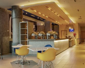 MD 7 Hotel Cirebon - Cirebon - Bar