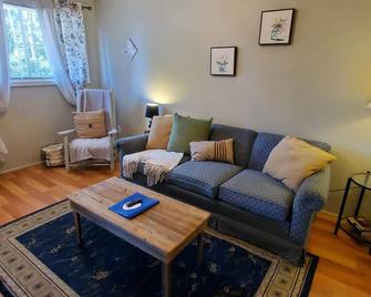 Comfortable convenient apartment for extended stay - West Monroe - Living room