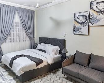 Charming Rooftop Apartments- Strong Wi-Fi & 40percent Long-stay Disc - Accra - Bedroom