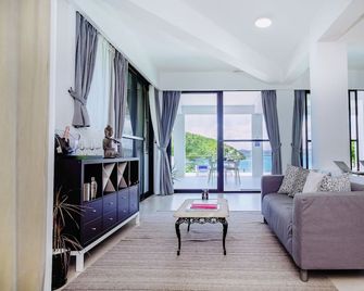 Stunning luxe 220sm villa by the sea entirely private with own pool - Busuanga - Salon