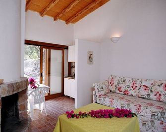 Tenuta Molino di Mare- Ecoresort - Rodi Garganico - Sala de estar