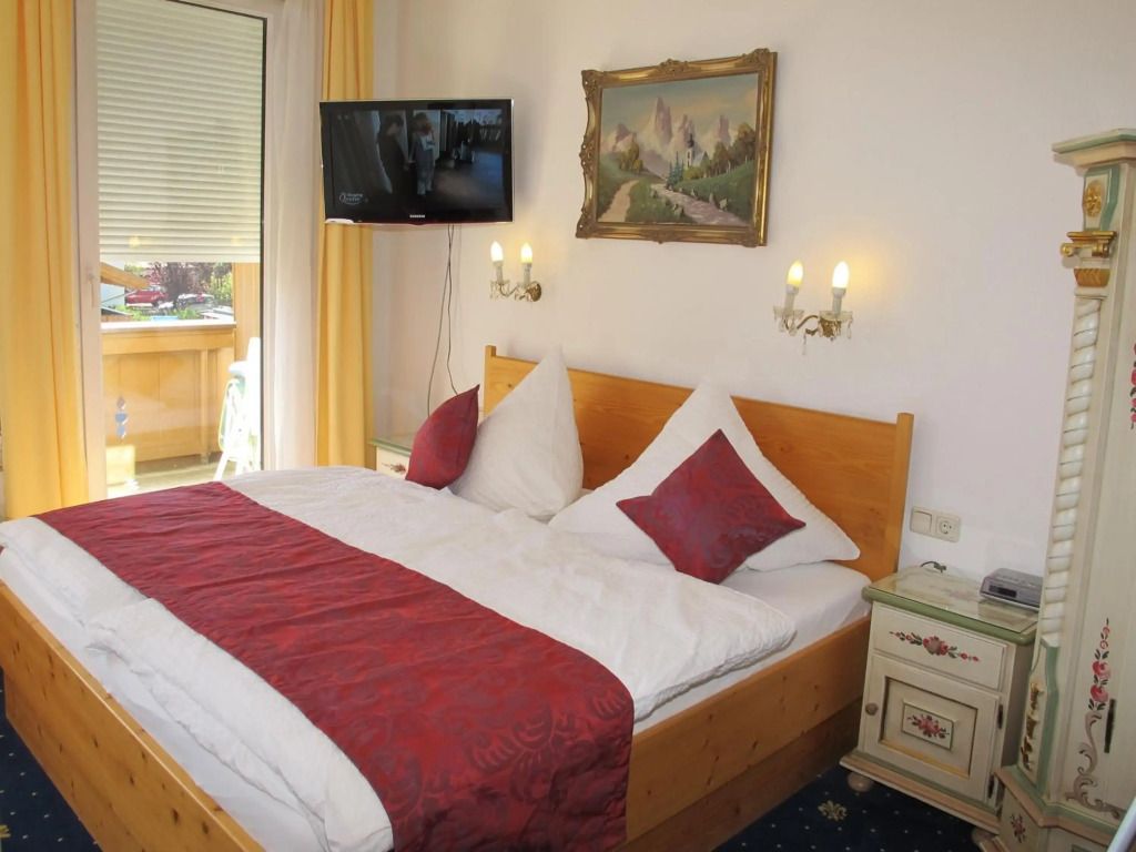 ألمينراوش أوند إديلويس