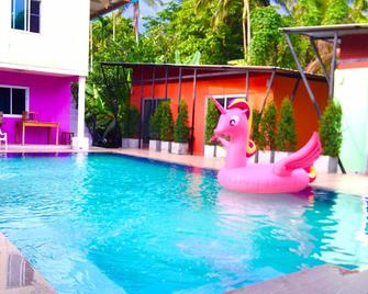 Subtawee Resort - Phanom - Piscina