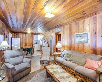 The Cabins at Cloudcroft - Cloudcroft - Living room