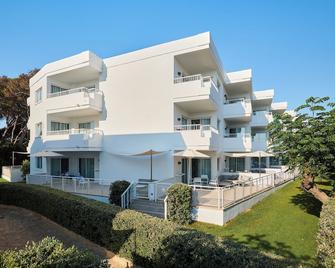 Hipotels Apartamentos Cala Bona - Cala Bona - Building