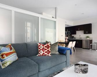 Comfy, Clean & Modern Pasadena Apartment - Pasadena - Living room