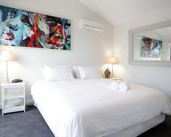 Stylish renovated heritage apartment, in quiet tree lined st close to the CBD - Bathurst - Bedroom