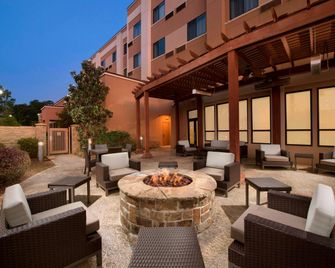 Courtyard by Marriott Tyler - טיילר - פטיו